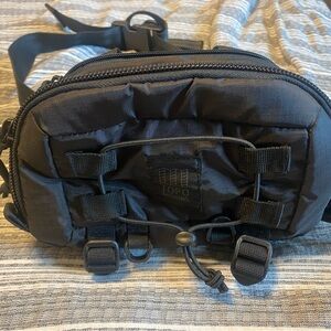 Topi Designs 2.4L hip pack